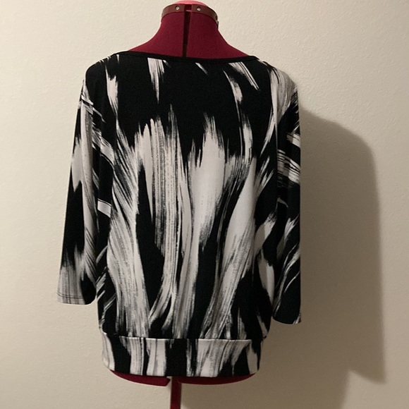 I.N. STUDIO Petite Size XL black & white 3/4 sleeves blouse. Made in USA. - Picture 2 of 9